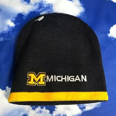 Michigan Wolverines Winter Hat Beanie Reversible Cap Blue U Of M 25 NCAA-1 • $13.10