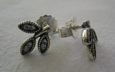 $27.50 • Buy Genuine Pandora Sterling Silver Sparkling Leaves Stud Earrings 290564CZ