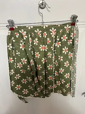 Vintage Apron Handmade  Tie Waist Green Daisy Pattern • $7