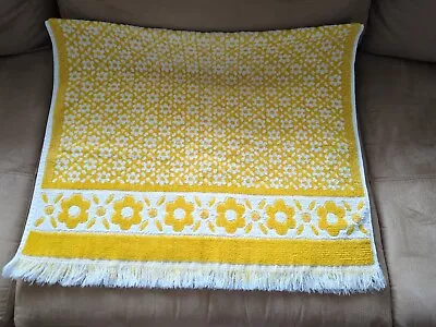 Vintage Cannon Monticello  Bath Towel Floral Yellow/Gold Mod Daisy 41  X 24  • $21.95