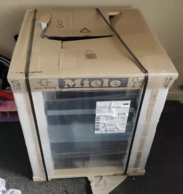 £695 • Buy Miele H2267-1BP 60cm Single Built In Electric PYROLITIC Oven  NEW -Neff / Bosch