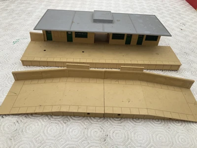 £9.99 • Buy Hornby Dublo Suburban Station Building, Platform, Ramps - Good Conditon, Plastic