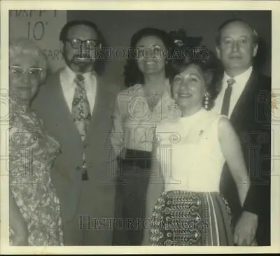 Press Photo Mrs. Mendel Moskewitz Fred GlusmanMax Moiseen At Synagogue • $19.99