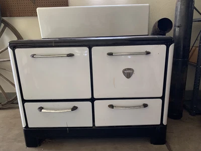 $100 • Buy Vintage Wards Peerless Cast-Iron Cook Stove (No. 93-DF-66A)
