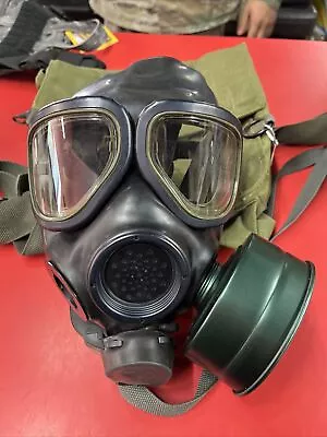 US Military M40 Gas Mask Size Large With Bag Lot 6969 • $149.99