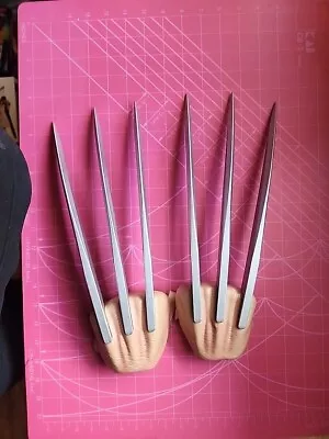 🦸🔪 Plastic Wolverine Claws - Cosplay Accessory With Noted Damage 🎭 • $9.99