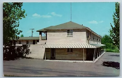 Grays Motel Muncie Indiana Chrome Postcard 1950s N1U • $12.95
