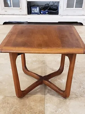 Lane 1961 Mid Century Modern Table • $299