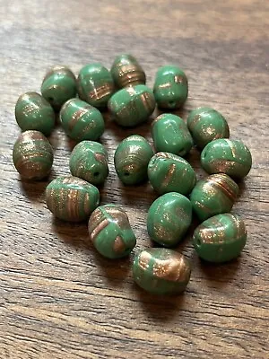 Lot  Of 20 VIntage Old Stock Glitter Gold Spot Green Art Glass LAMPWORK Beads • $16.50