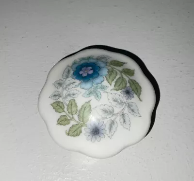 £5 • Buy Wedgewood Clementine Pill/trinket Dish-small Size-unusual Shape