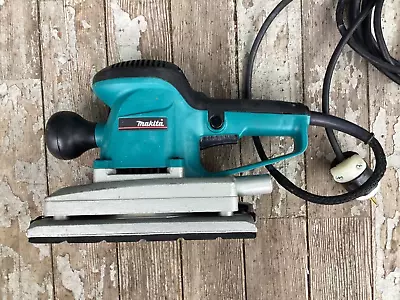 Makita Half Sheet Finishing Sander BO4900V - Japan Standard Pad Paper Clips • $149.95