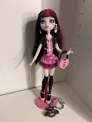 Monster High----*Draculaura* Killer Style Day At The Maul----Doll & Outfit (738) • $200