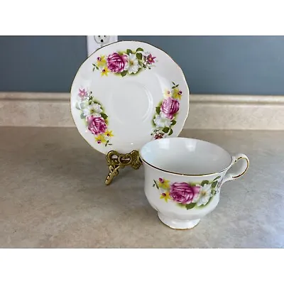 Queen Anne Bone China England Patt. 8539 Tea Cup And Saucer Set • $14.99