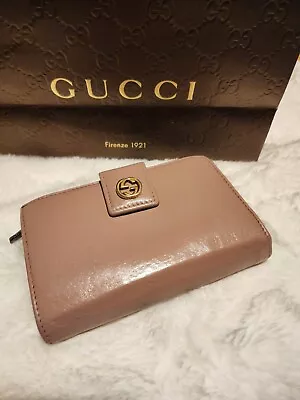 Gucci Wallet Authentic • $125