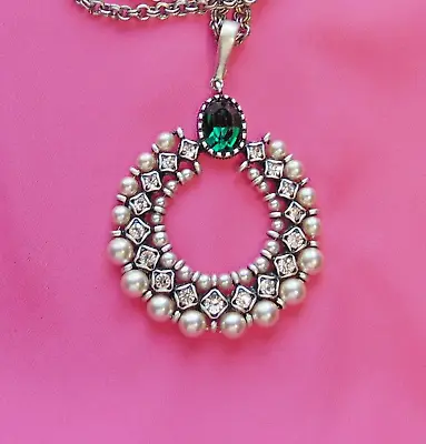 Vtg FERN MALLIS FERN FINDS Green Rhinestone Pearl Circle Pendant Necklace L26  • $14.99