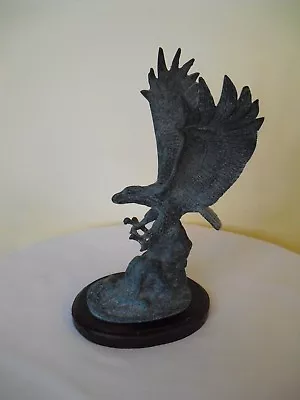 VINTAGE ~ Metal EAGLE IN FLIGHT Statue / Sculpture / Figure ~ WOOD BASE - 11  • $35.95