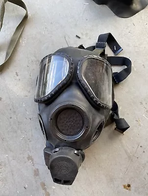 US Military M40 Gas Mask Size Small 40MM FILTER W. BAG (USED) NO LENS COVERS • $65