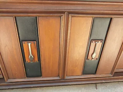 STEREO Console VICTROLA RCA VICTOR VJT76W Vintage Walnut Console Works GREAT! • $700