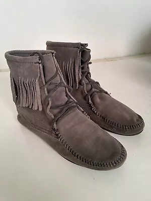 MINNETONKA Grey Suede Fringed Moccasins Ankle Boots Size US8 / UK6 EXC.COND • £24.99