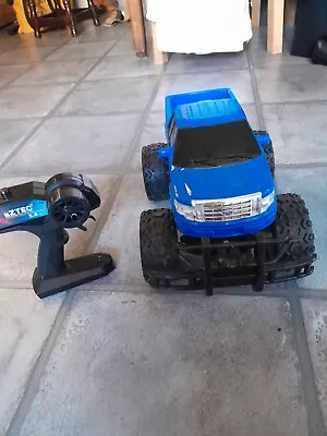 Blue FORD F150 RADIO CONTROLLED PICKUP TRUCK • £5