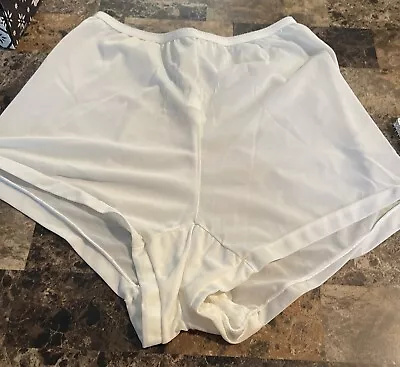 Vintage White Tap Pants!  Size 6 • $19.99