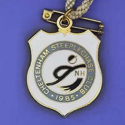 Cheltenham Horse Racing Members Badge - 1985 • £8.80
