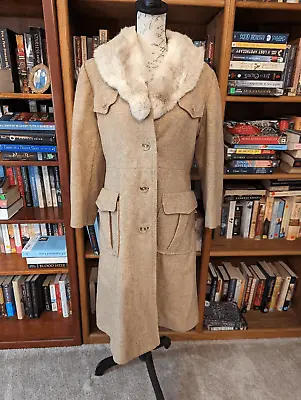 70s Vintage Camel Colored Wool Coat With Fur Collar • £72.39