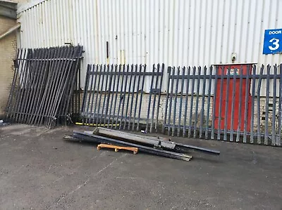 Palisade Gate And Panels For Sale - 3m X 2m Gate 6 Panels 2.5m X 3m • £1500