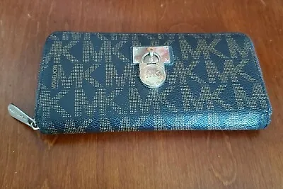 Michael Kors Vintage Hamilton Traveler Signature Zip Around Wallet 8  • $28.99