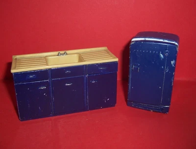 £9.99 • Buy VINTAGE DOLLS HOUSE TRIANG 1960's EARLY METAL FRIDGE & SINK REPAINT LUNDBY SCALE