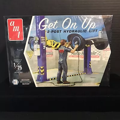 Amt Pp017m/12 Get On Up 2 Post Hydraulic Lift Model Kit-nib-1/25 Scale • $30.75