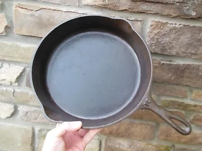 Vintage #10 Unmarked Cast Iron Smooth Bottom Skillet Pan Large Spouts Embossed • $49.95