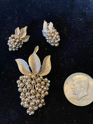 Vintage Trifari Brooch And Earring Set • $32