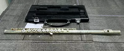 Yamaha 281 Open Hole Flute With Hard Case (NEEDS PADS REPLACED) • $249.99