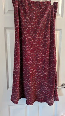 £7 • Buy Penny Plain Red Elasticated Ditsy Floral Long Godet Style Skirt. Size 16 Short