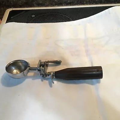 Vintage Benedict Deluxe Indestructo 24 To A Quart Ice Cream Scoop • $20