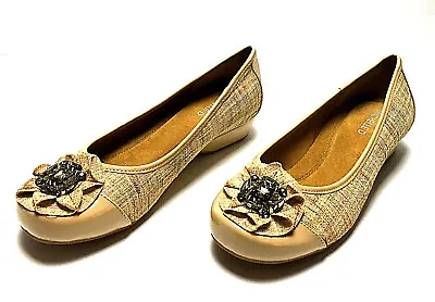 MICHELLE D Beige Ballet Flats Shoes Women's Size 9M (W-121) • $39.95