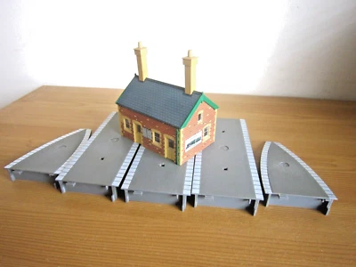£8.95 • Buy Hornby Oo Gauge Station Platform & Building
