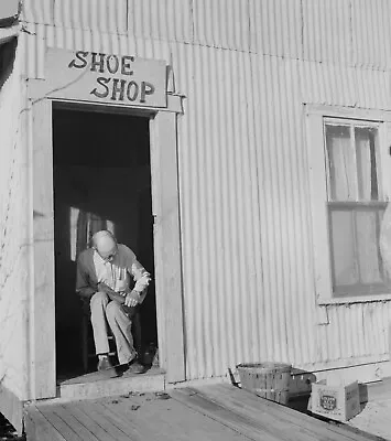 Moore Haven Florida Shoe Shop 1930s Old Photo New Reproduction Picture • $84.95