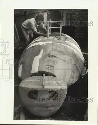 1980 Press Photo Dale Milford With His Cockroach Float For Arts Center Parade • $12.99