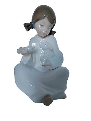 Lladro/Nao Vintage Porcelain Figure - Girl Feeding Lamb In Original Box 1275 • £29.99