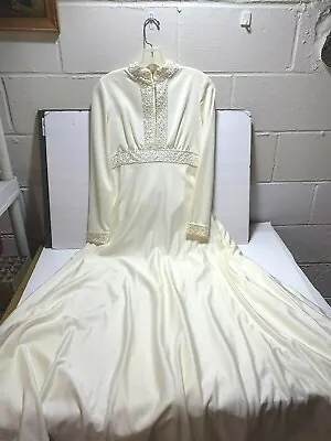 True VTG 1975 Empire Waist Ivory Wedding Gown High Collar Train LIQUID DACRON • $44.87