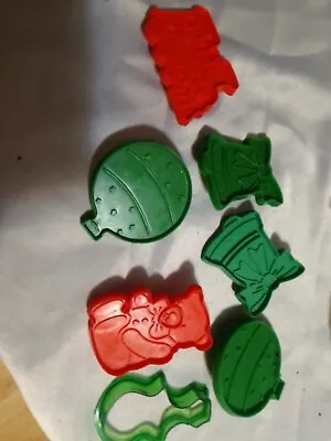 $0.99 • Buy Vintage Red Green Plastic Cookies Stamps Cutters Christmas Holiday Set Of 7