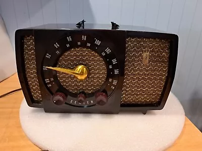 MCM Vintage BAKELITE 1950's Zenith AM FM Tube Radio  TESTED And WORKS • $70.69