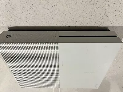 $84 • Buy Xbox One S 500G White Console + 2 Controllers (no Games) - Light Scuffing On Top