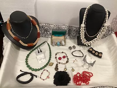 Bulk Vintage And Modern Jewellery Lot • $38