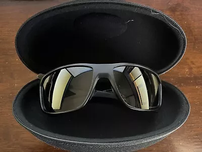 Oakley SI Split Shot Sunglasses Matte Black Frame Polarized Lens • $85
