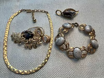 Vintage Jewelry West Germany Gold Tone Rhinestone Brooch Pin Filigree Trifari • $15
