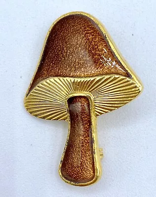 D8-1631 Vintage Brooch Gold Tone Pin 1.25  Enamel Brown Mushroom • $4.99