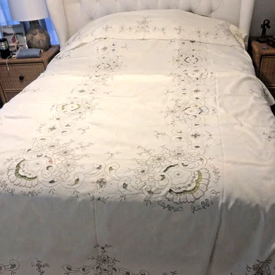 $60 • Buy IVORY WHITE LINEN COTTON Handmade  APPLIQUE & CUT OUT BANQUET Tablecloth 72x126”
